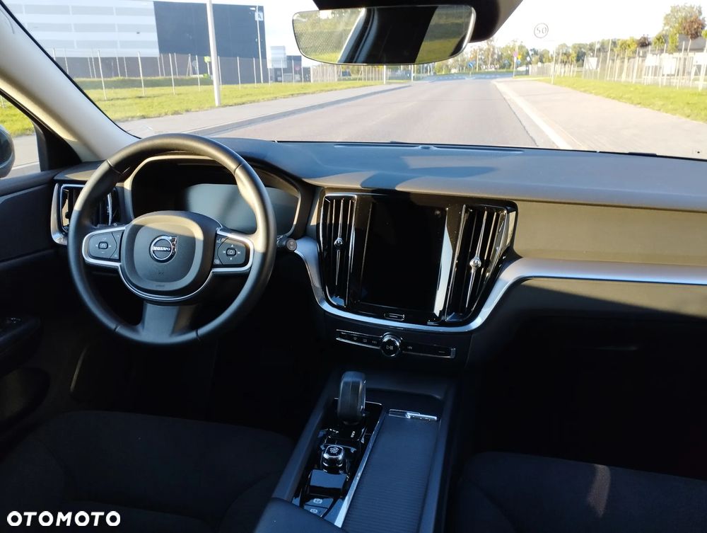 Volvo V60 B3 B Momentum - 28