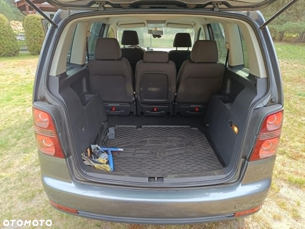 Volkswagen Touran 2.0 TDI Highline - 9