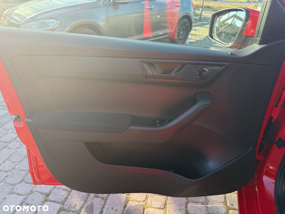 Skoda Fabia 1.0 MPI Cool Edition Red & Grey - 24