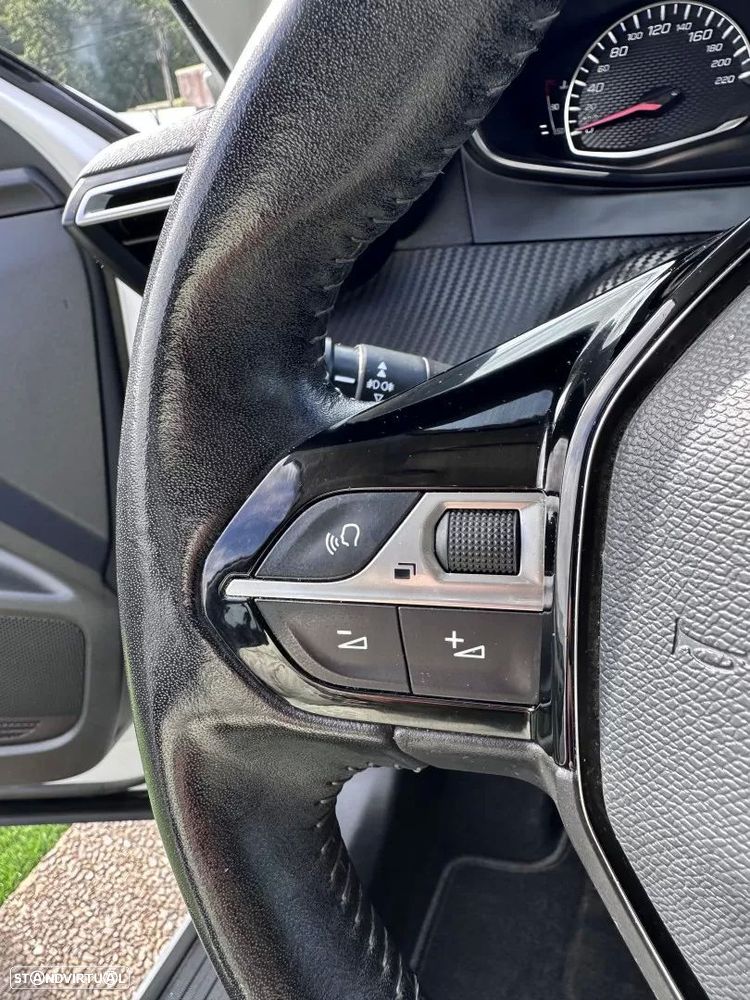 Peugeot 2008 1.2 PureTech Allure Pack - 43
