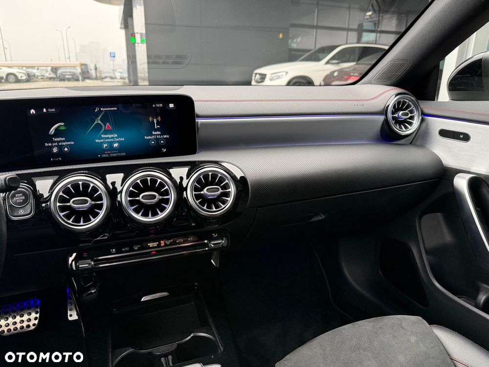 Mercedes-Benz CLA 200 AMG Line 7G-DCT - 14