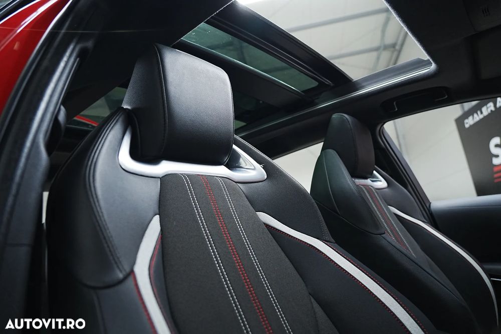 Toyota Corolla 2.0 HSD Exclusive Plus GR Sport Bi-Tone - 8