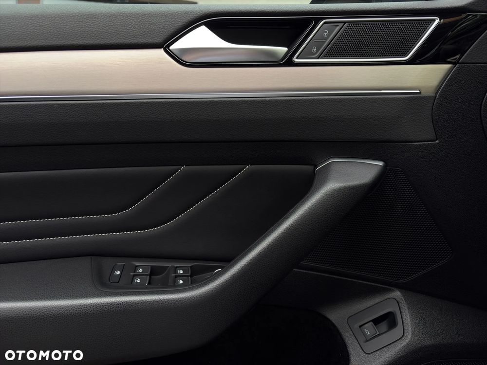 Volkswagen Passat 2.0 TSI Elegance DSG - 32