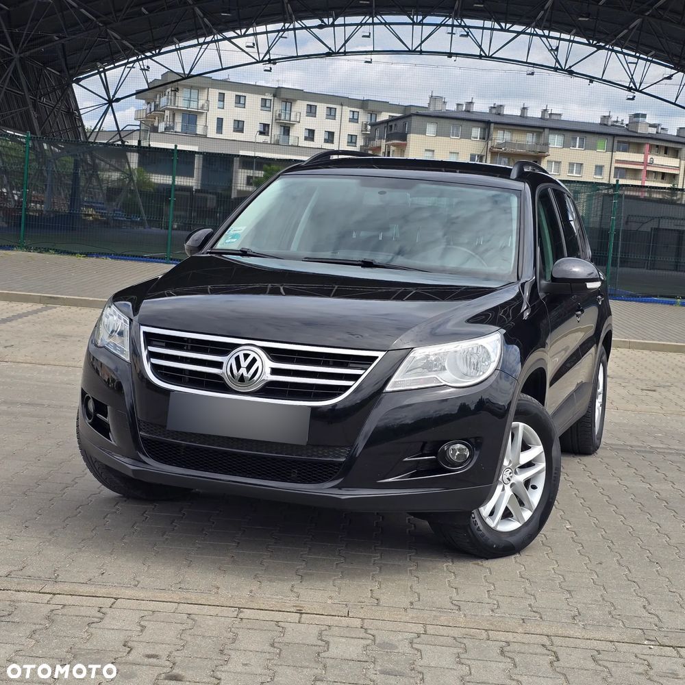 Volkswagen Tiguan - 1