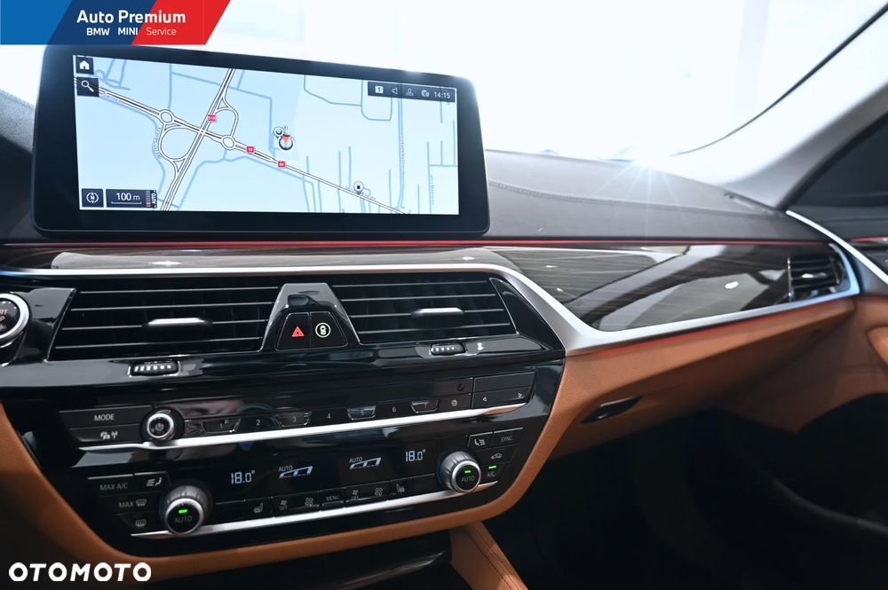 BMW Seria 5 540d xDrive mHEV - 11