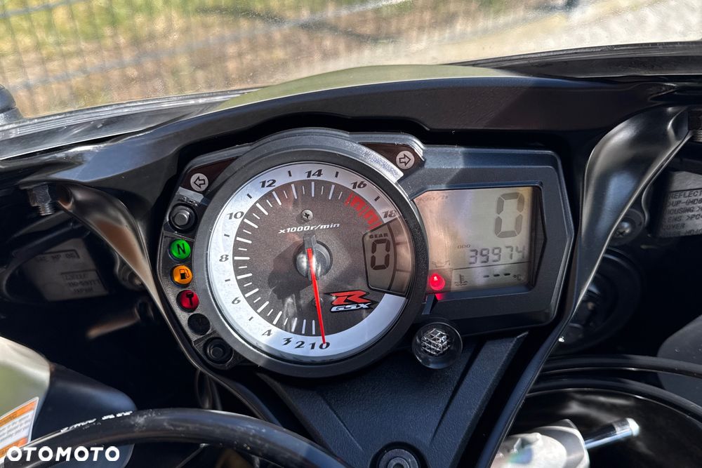 Suzuki GSX-R - 15