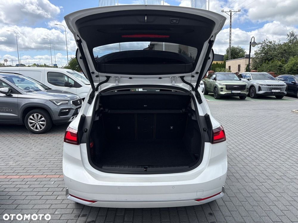 BMW Seria 2 220i mHEV - 32