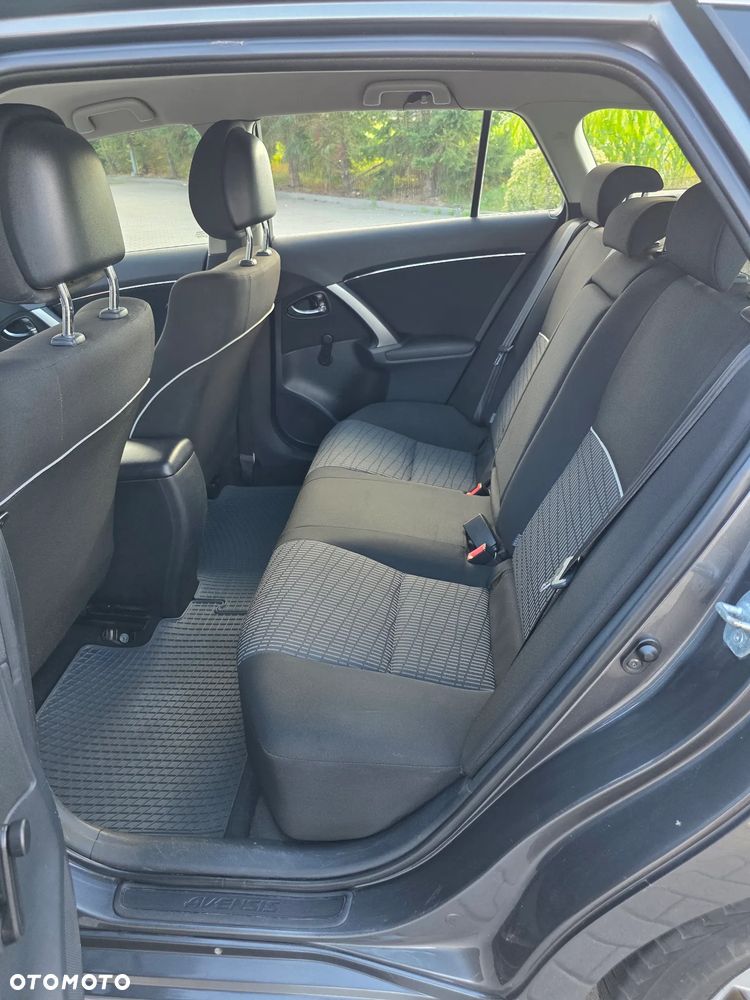 Toyota Avensis 1.8 Active - 8