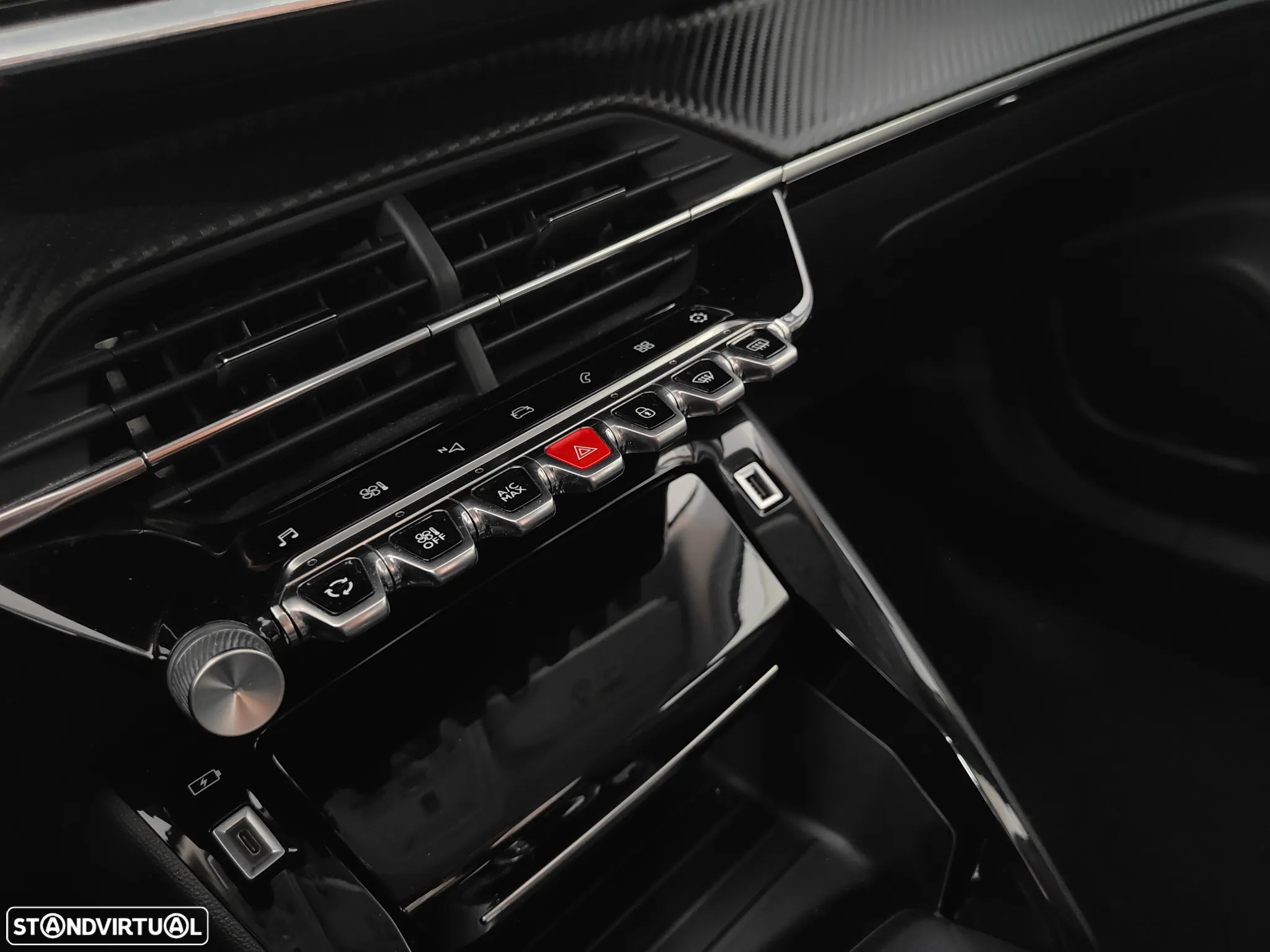 Peugeot 2008 1.2 PureTech Allure EAT8 - 47