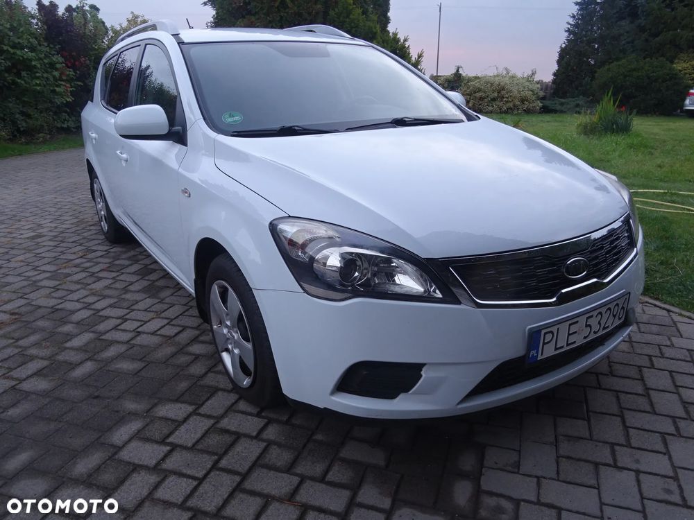 Kia Ceed 2012 photo 2