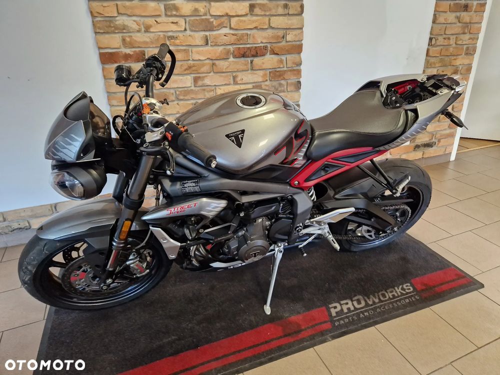Triumph Street Triple - 6