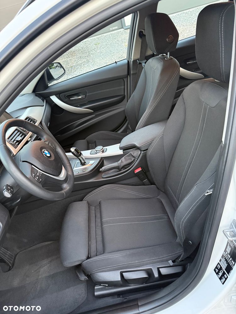 BMW Seria 3 320d xDrive - 15