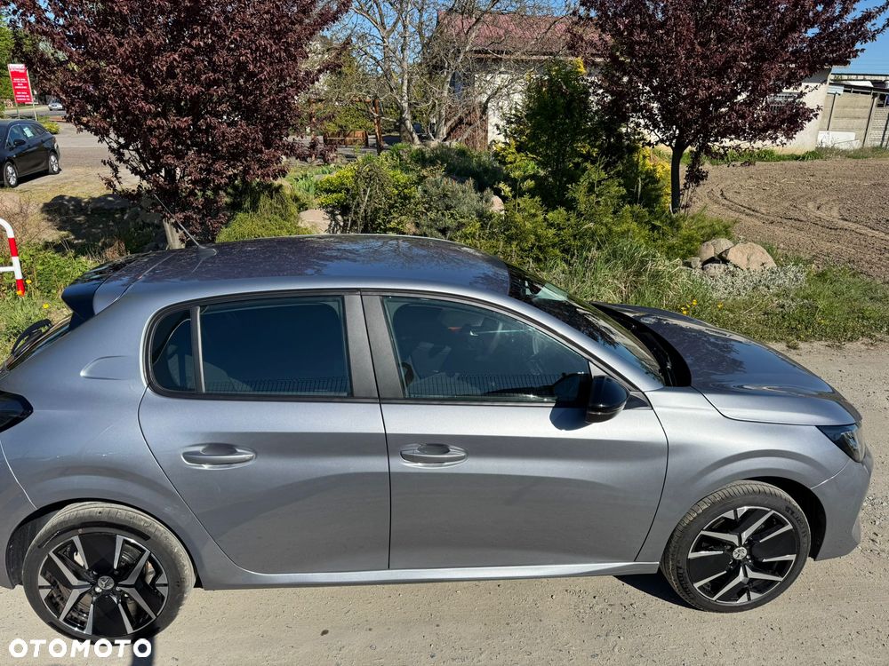 Peugeot 208 - 11
