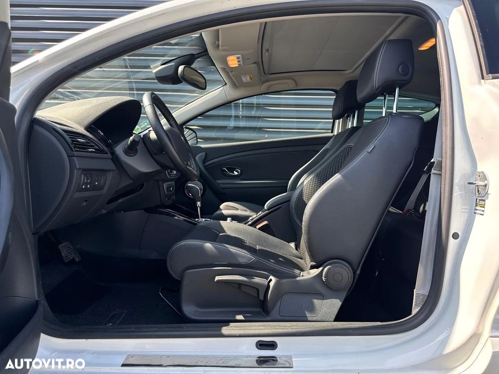 Renault Megane Coupe TCe 130 EDC Bose Edition - 17