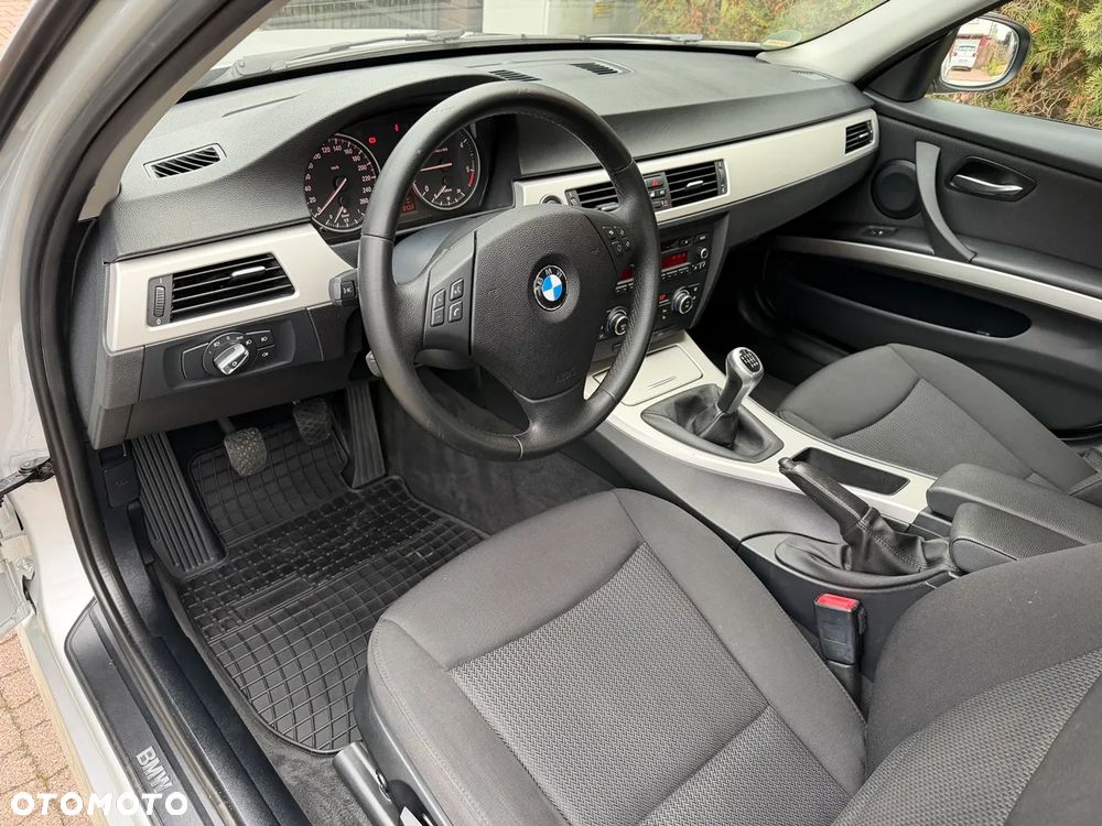 BMW Seria 3 318d DPF Edition Exclusive - 25