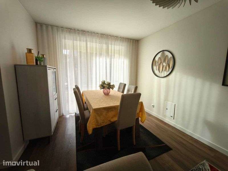 Apartamento/Condomínio com 2 quartos e 1 casa de banho - Grande imagem: 2/10