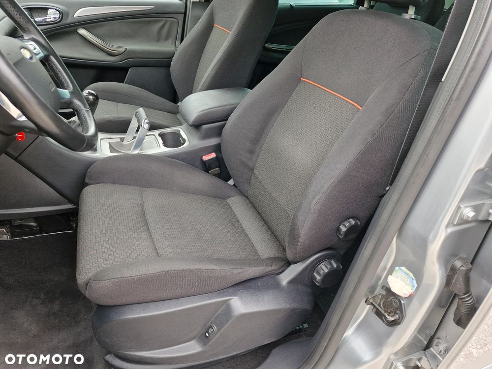Ford S-Max - 14