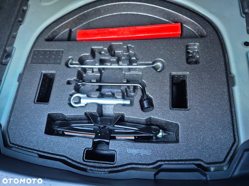 Toyota Corolla 1.8 Hybrid Executive - 38