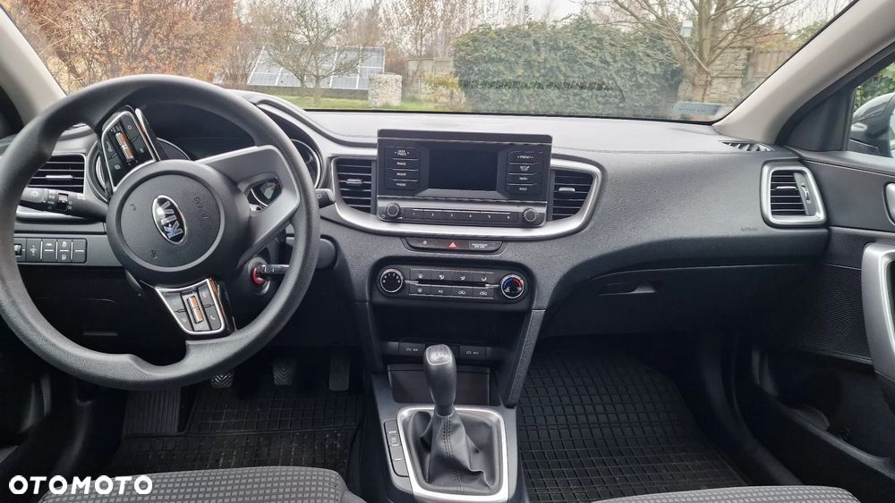 Kia Ceed - 12