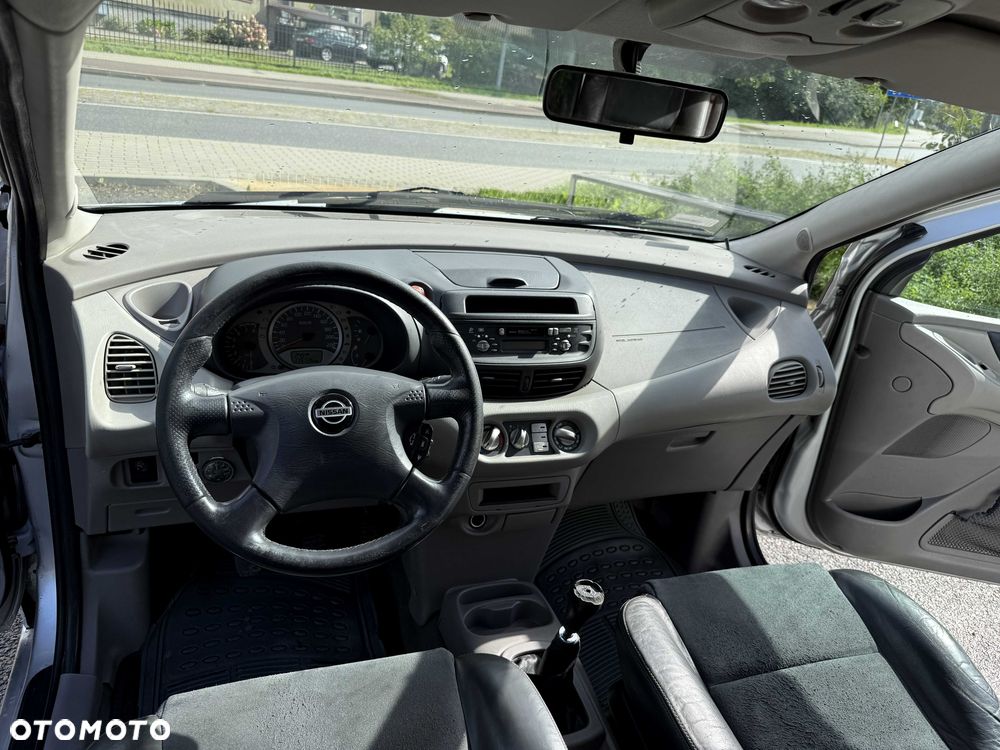 Nissan Almera Tino - 4