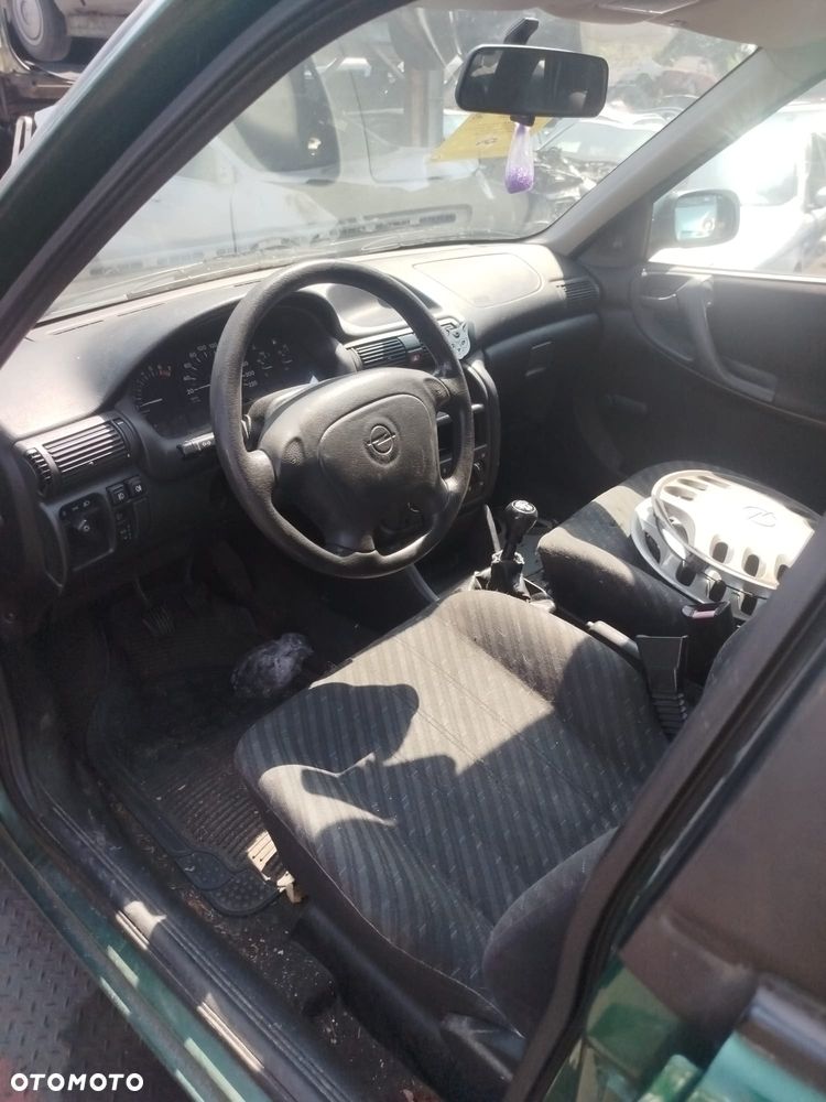 Opel Astra F na części. - 4