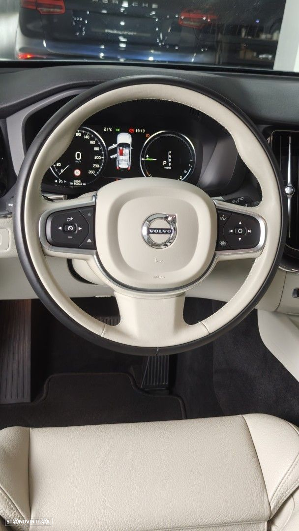 Volvo XC 60 2.0 T8 PHEV Momentum Plus AWD - 48