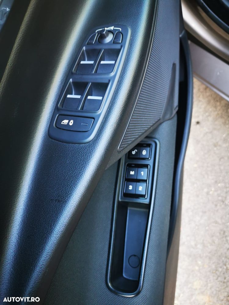 Jaguar XE 2.0 Portfolio - 10