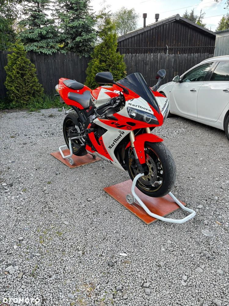 Yamaha R1 - 7