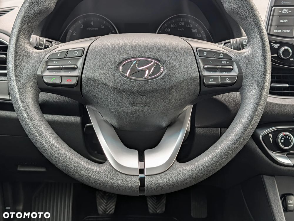 Hyundai i30 1.4 Classic + - 28