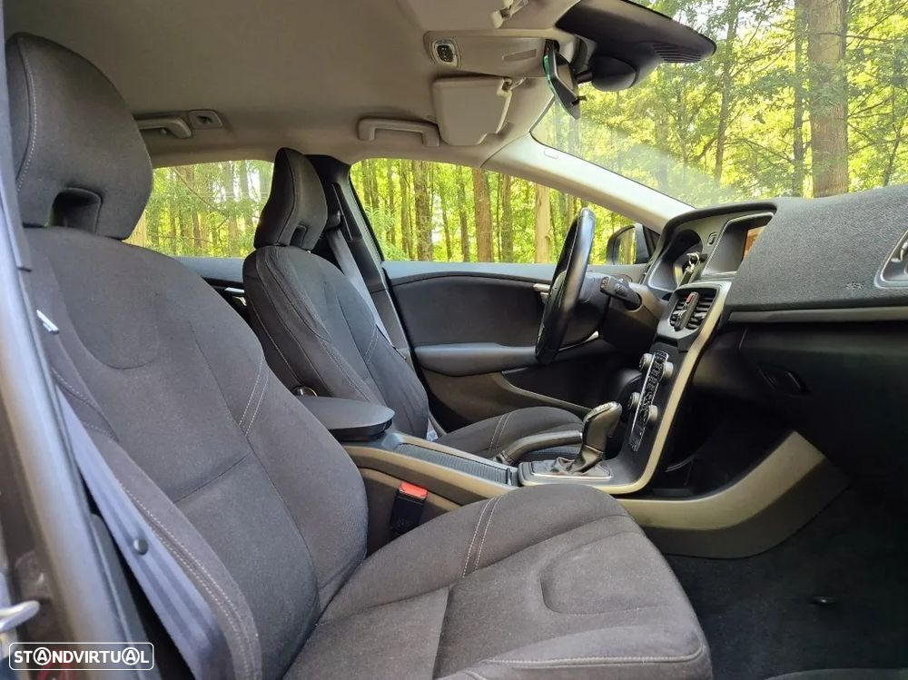 Volvo V40 1.6 D2 R-Design Momentum Powershift - 24