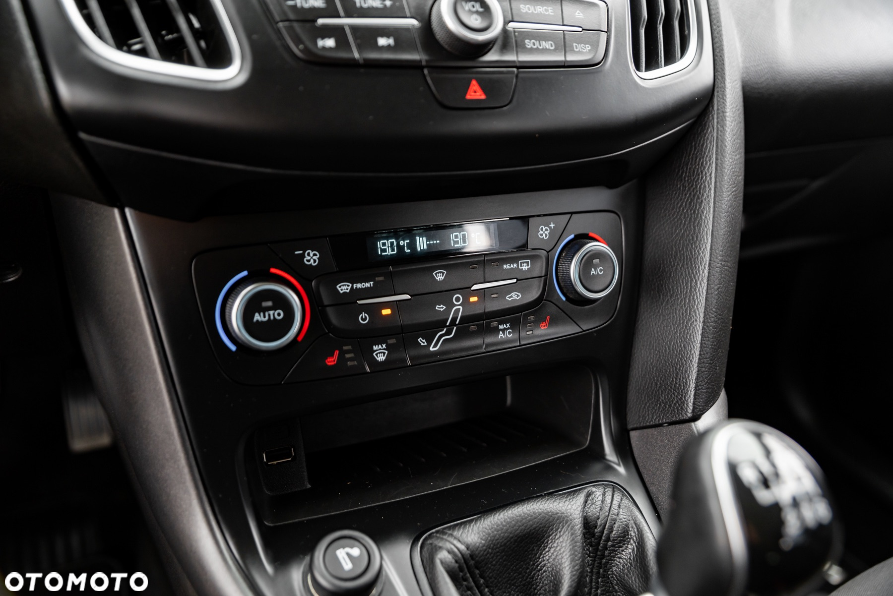 Ford Focus 1.0 EcoBoost Trend - 29
