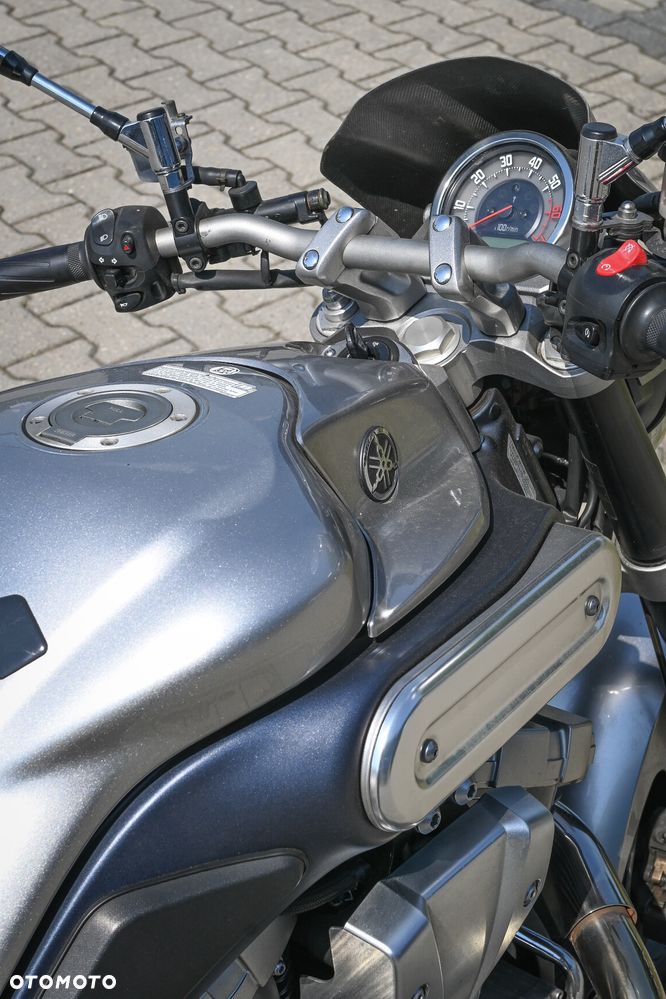 Yamaha MT - 8