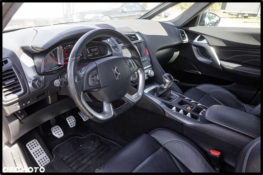 DS Automobiles DS 5 - 9