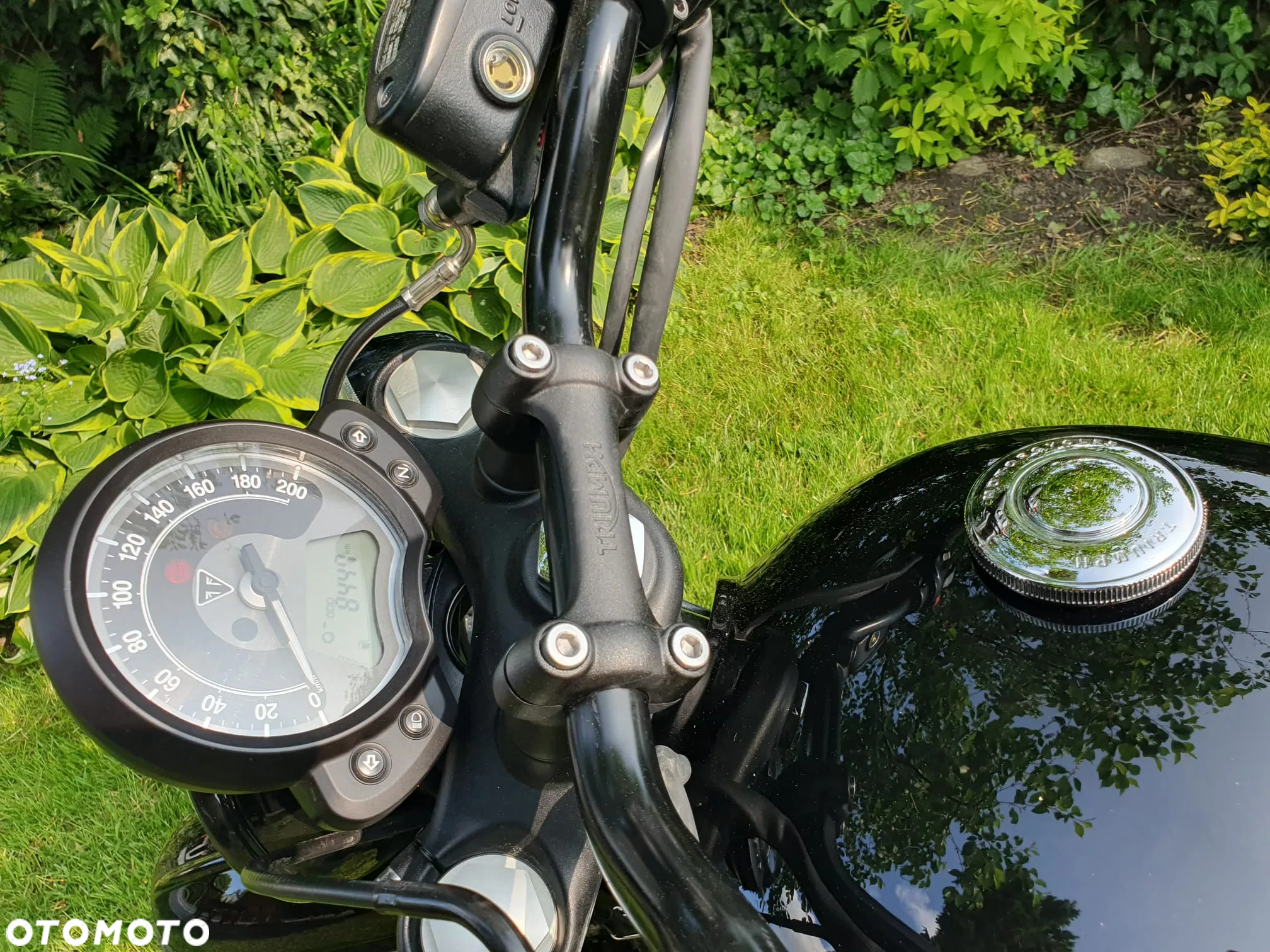Triumph Bonneville Bobber - 12