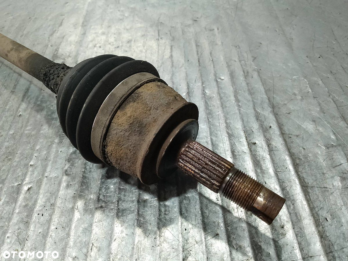 PÓŁOŚ PRAWA PRZÓD FIAT GRANDE PUNTO 55700559 1.4 8V - 3