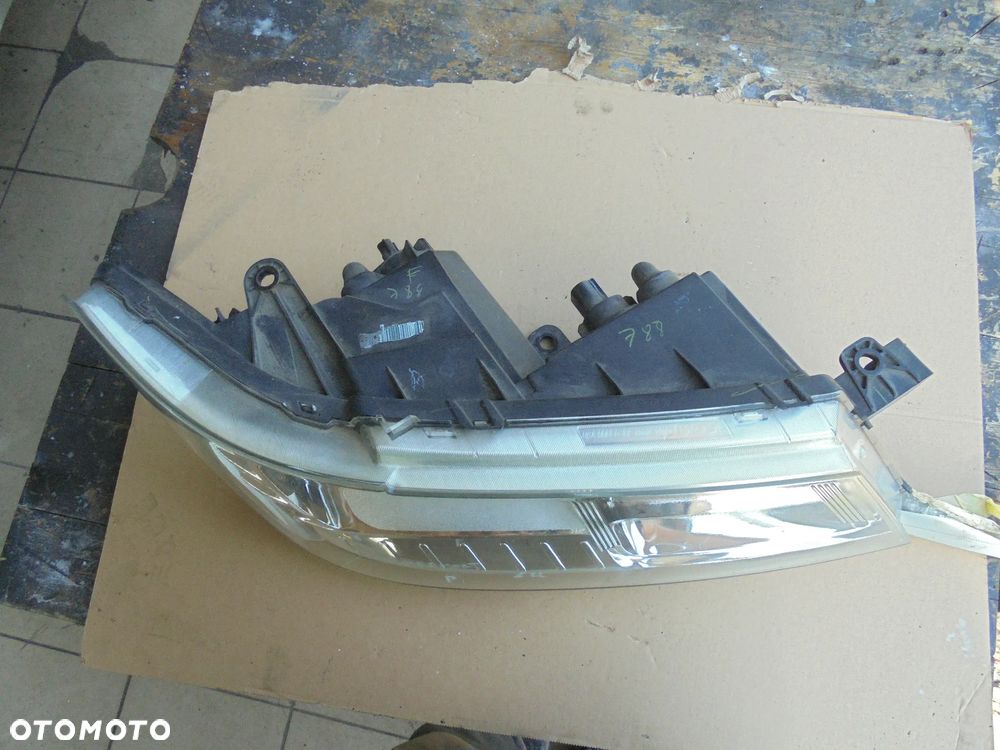 Fiat Freemont lampa przednia  lewa i prawa - 6