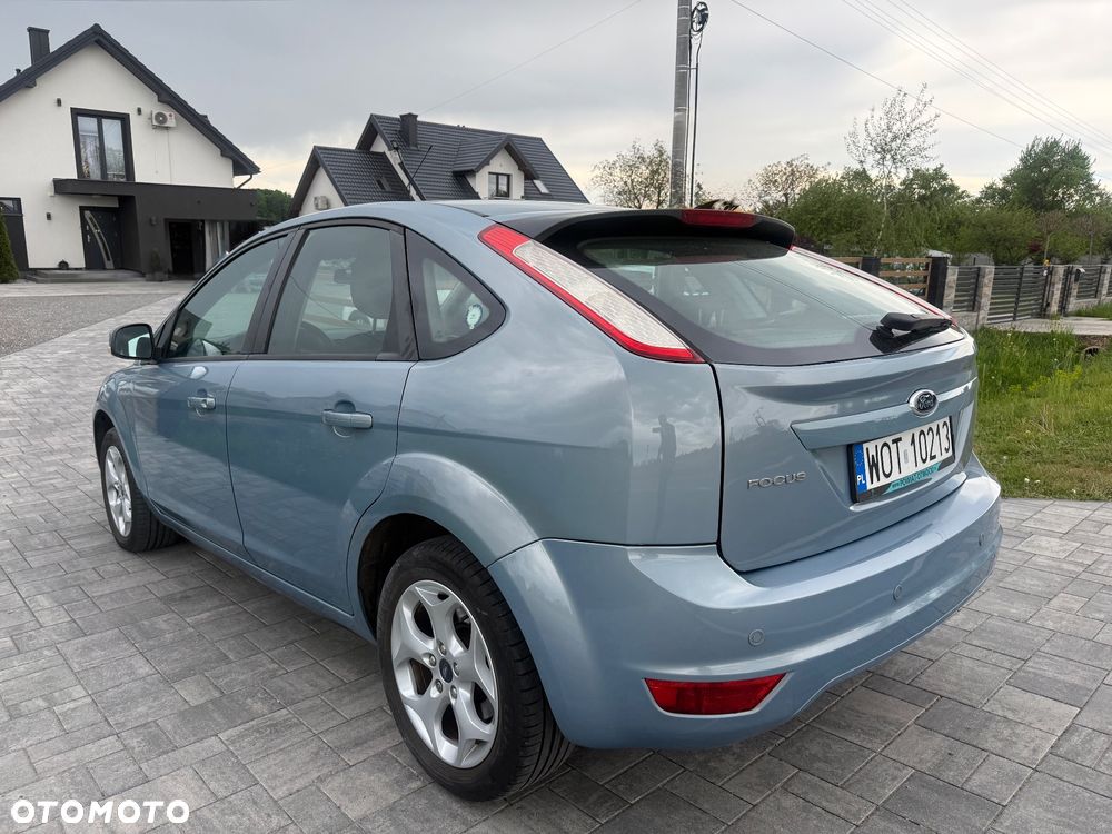 Ford Focus 2.0 16V Titanium - 32
