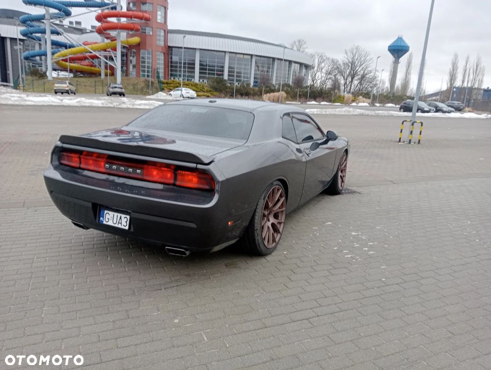 Dodge Challenger - 11