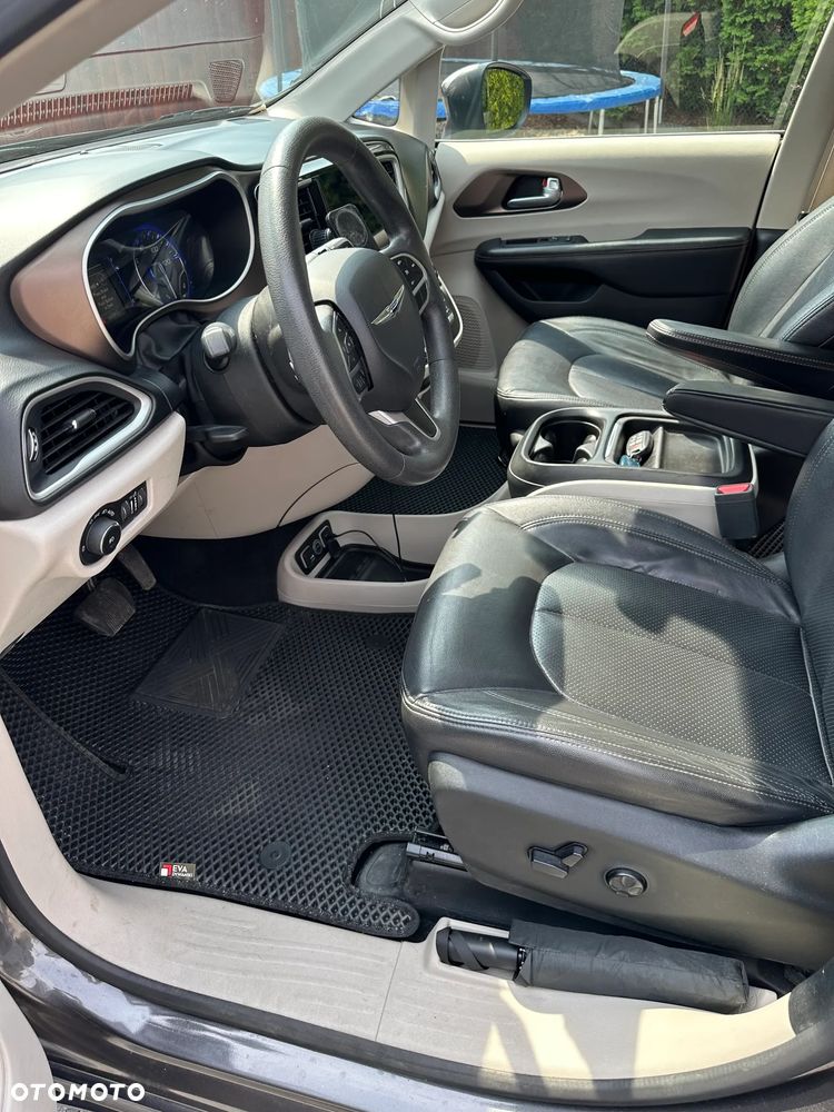 Chrysler Pacifica - 3