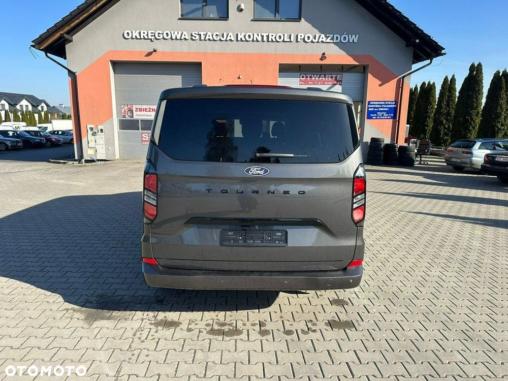 Ford Tourneo Custom - 5
