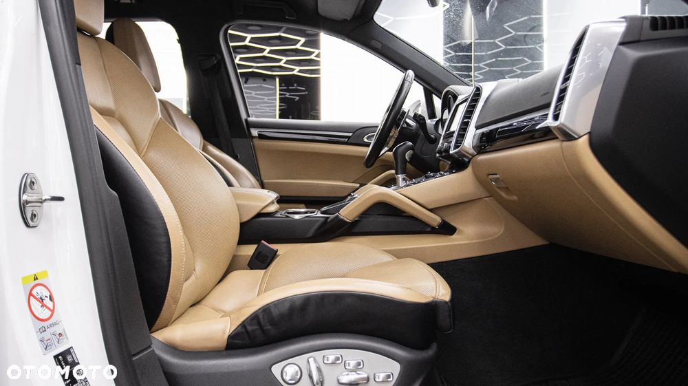 Porsche Cayenne Diesel Platinum Edition - 18