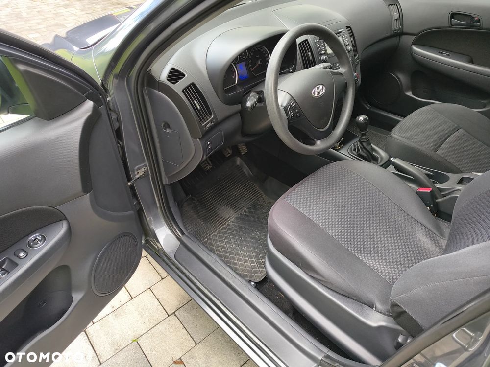 Hyundai i30 1.4 Base + - 16