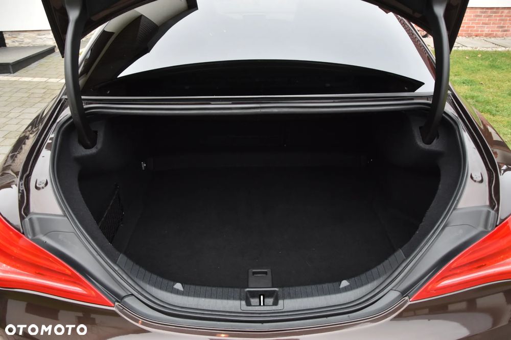 Mercedes-Benz CLA 200 7G-DCT AMG Line - 22