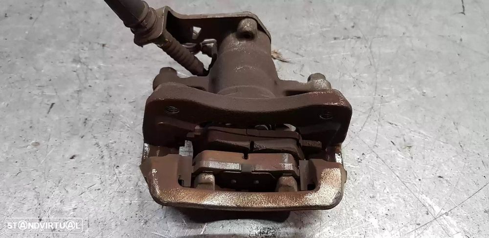 PINÇA TRAVÃO TRASEIRA ESQUERDA KIA CARENS IV 2017 -58210A4100 - 4