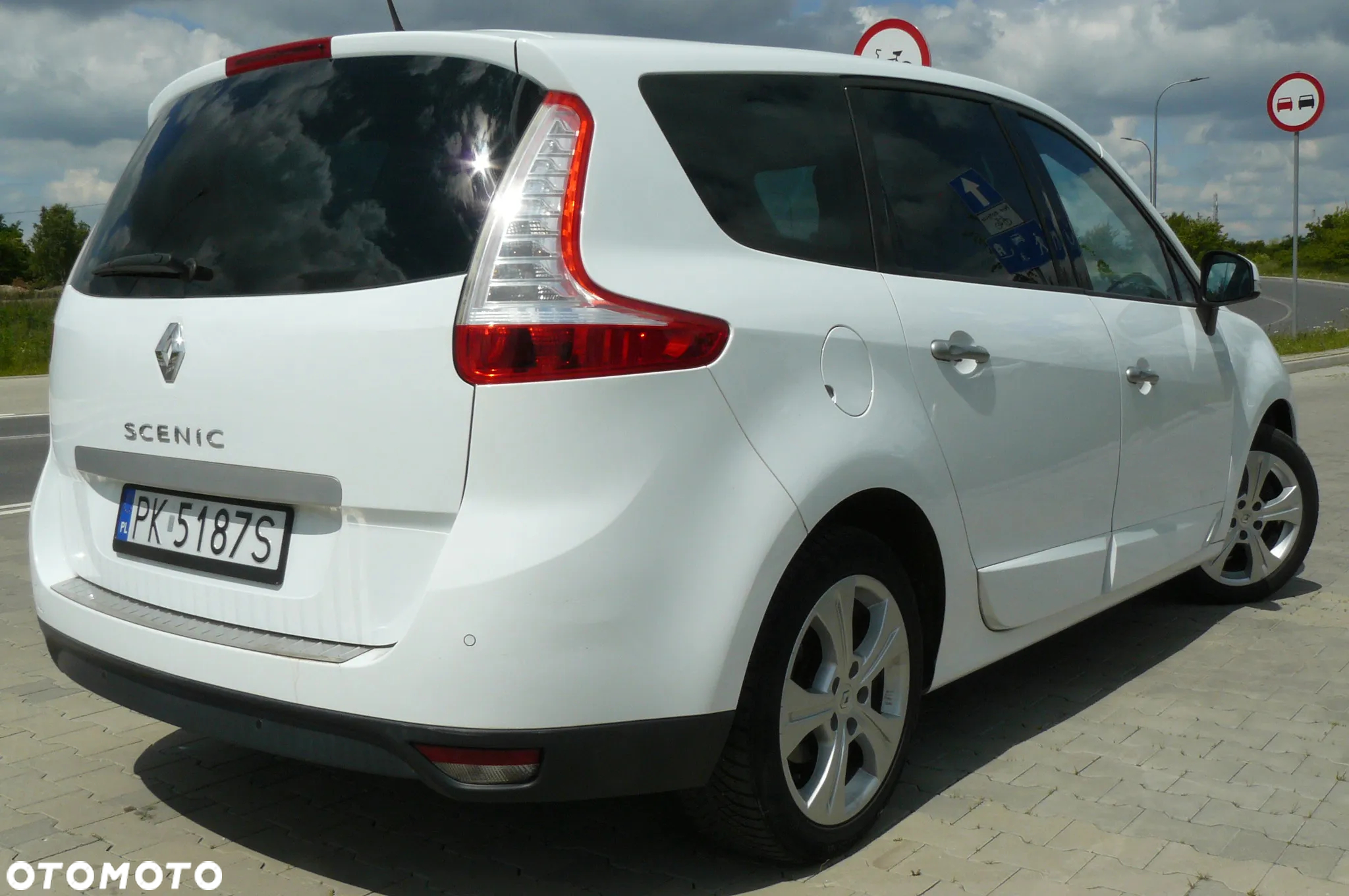Renault Grand Scenic - 16