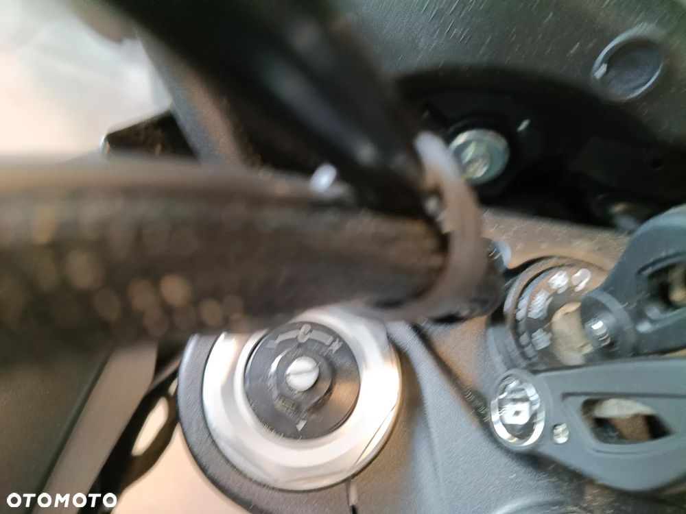 QJMOTOR SRT900SX - 6