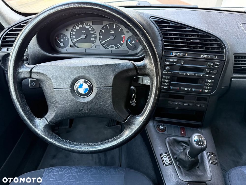 BMW Seria 3 316i - 13