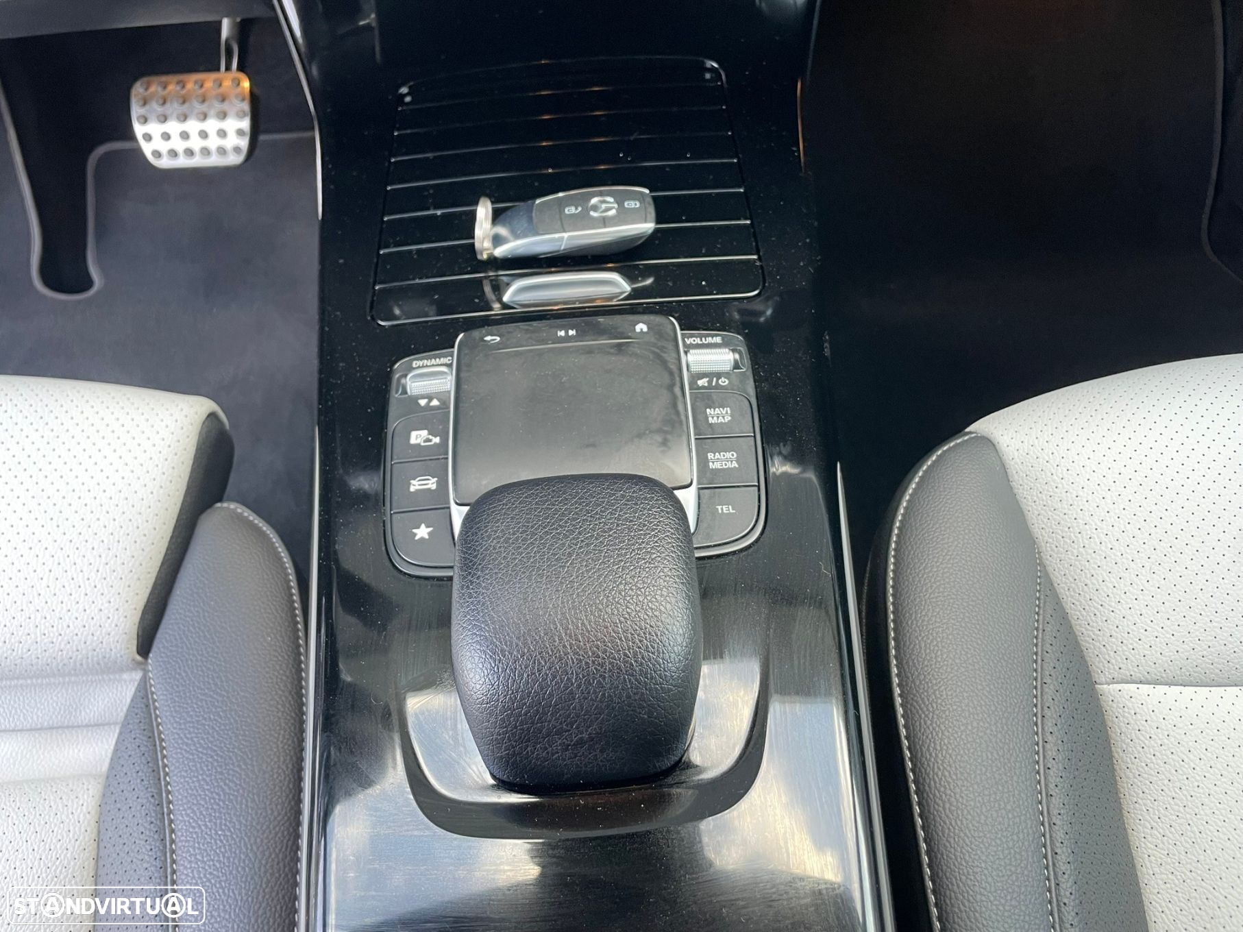 Mercedes-Benz A 250 e 8G-DCT AMG Line - 32