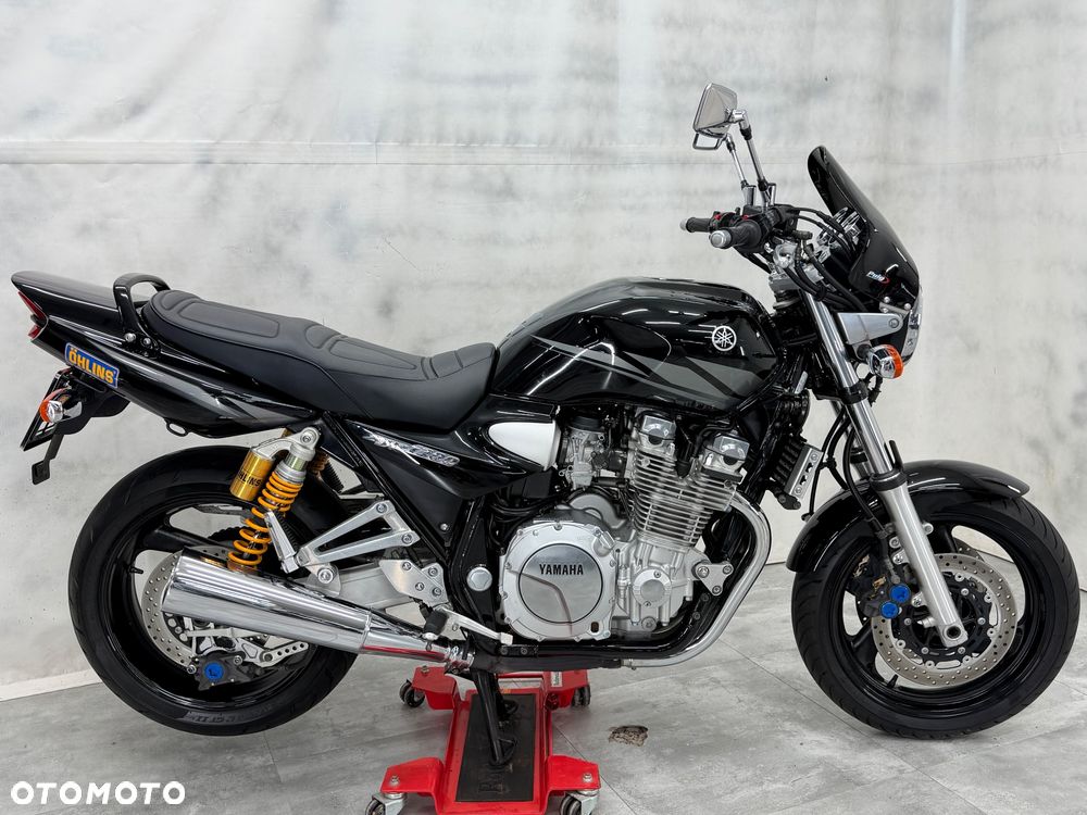 Yamaha XJR - 16