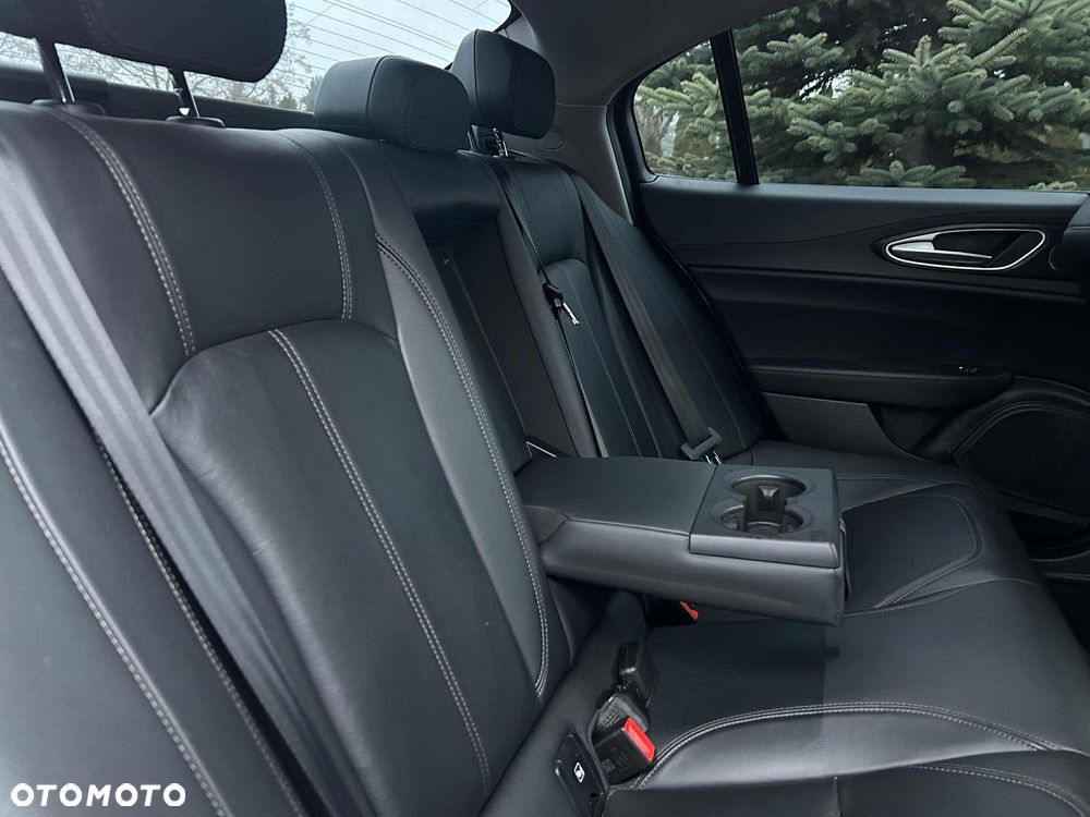 Alfa Romeo Giulia - 17